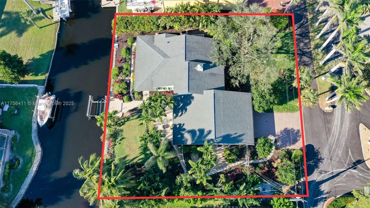 Recently Sold: $749,900 (4 beds, 2 baths, 1965 Square Feet)