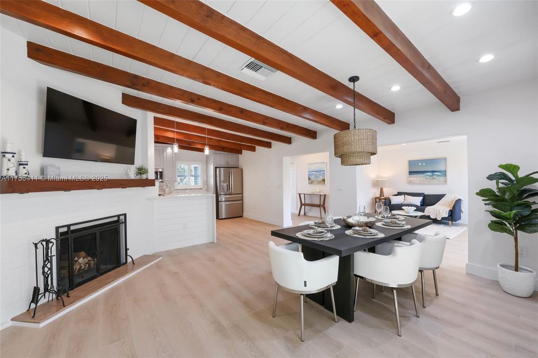 Recently Sold: $749,900 (4 beds, 2 baths, 1965 Square Feet)