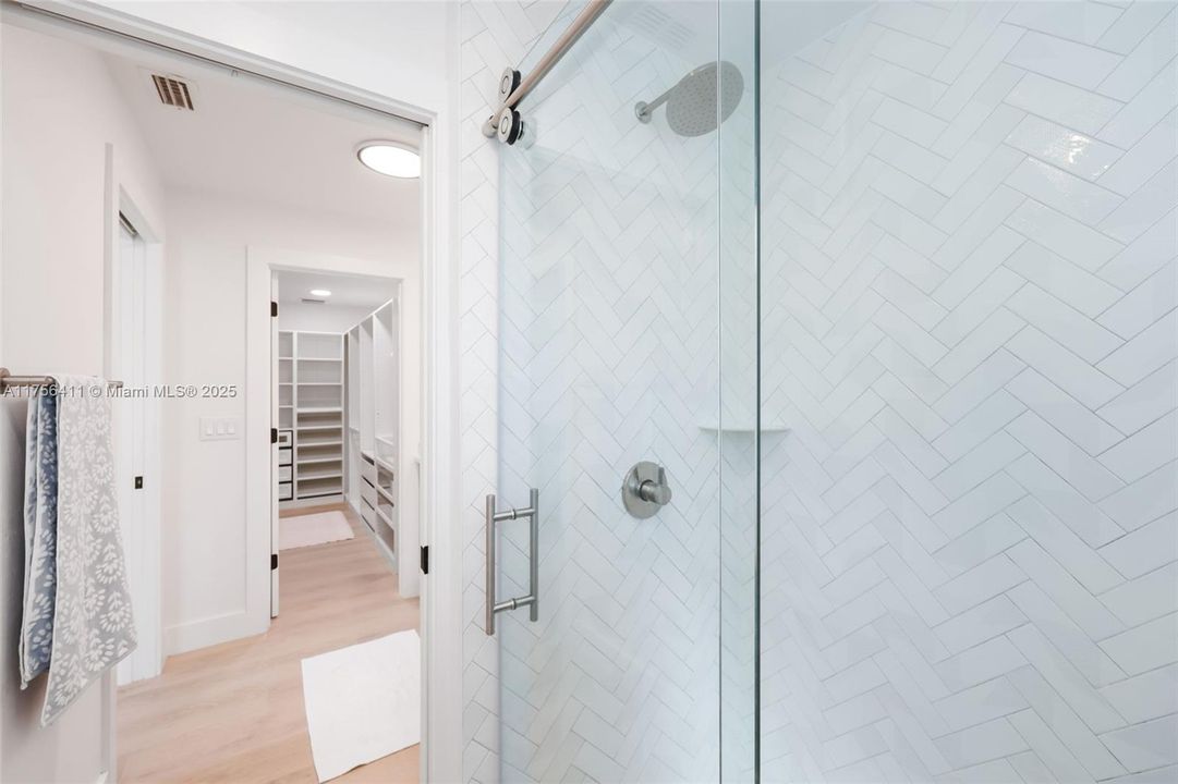 Recently Sold: $749,900 (4 beds, 2 baths, 1965 Square Feet)