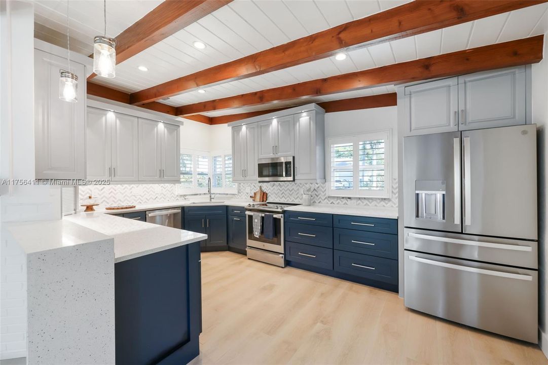 Recently Sold: $749,900 (4 beds, 2 baths, 1965 Square Feet)