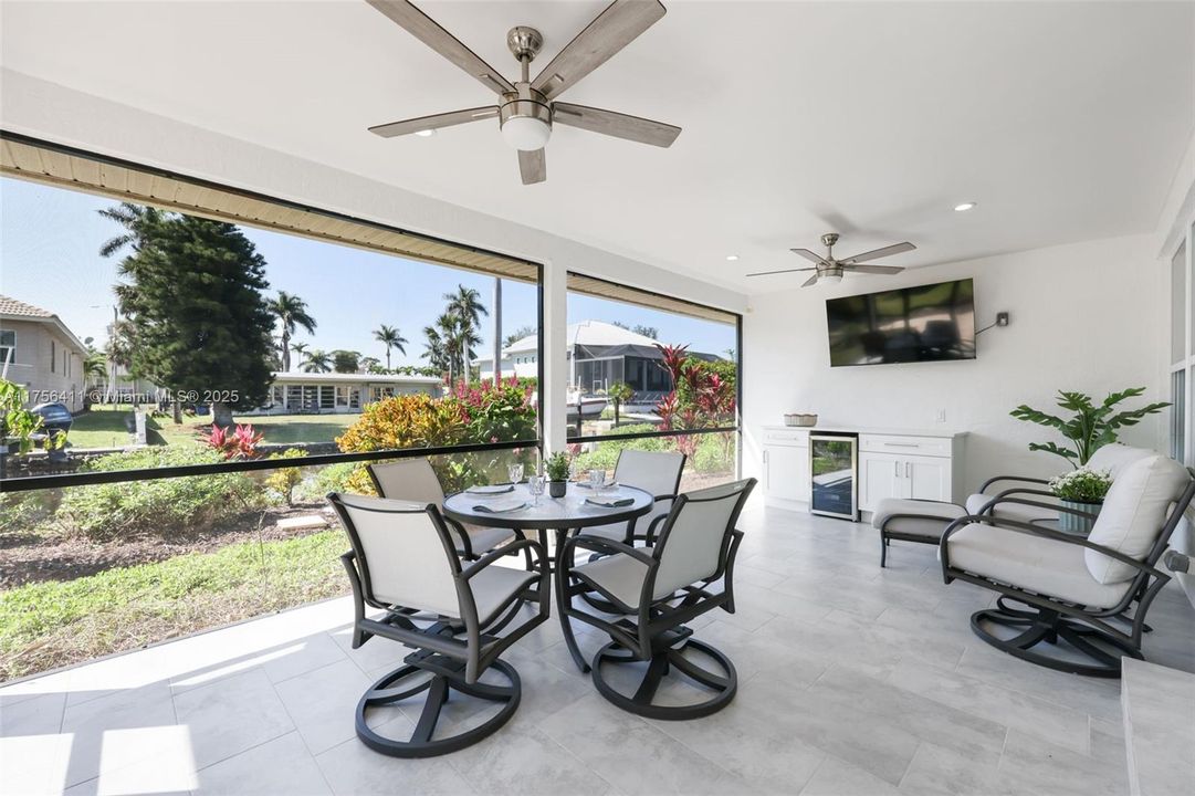 Recently Sold: $749,900 (4 beds, 2 baths, 1965 Square Feet)