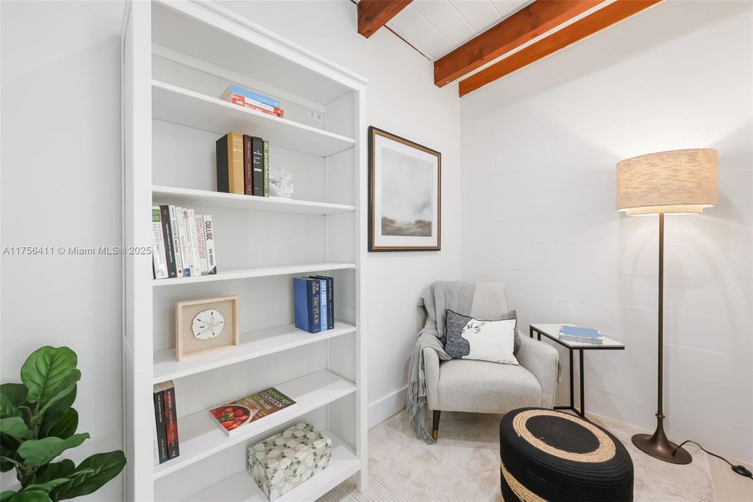 Recently Sold: $749,900 (4 beds, 2 baths, 1965 Square Feet)