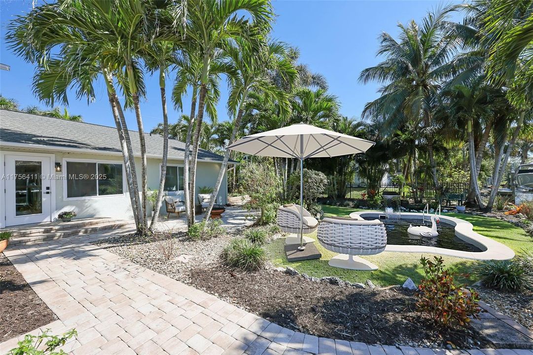 Recently Sold: $749,900 (4 beds, 2 baths, 1965 Square Feet)