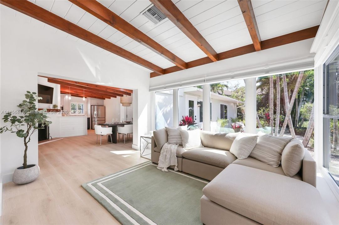 Recently Sold: $749,900 (4 beds, 2 baths, 1965 Square Feet)