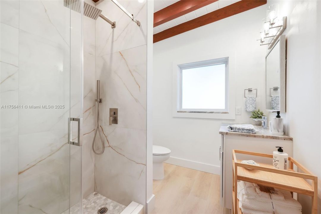 Recently Sold: $749,900 (4 beds, 2 baths, 1965 Square Feet)