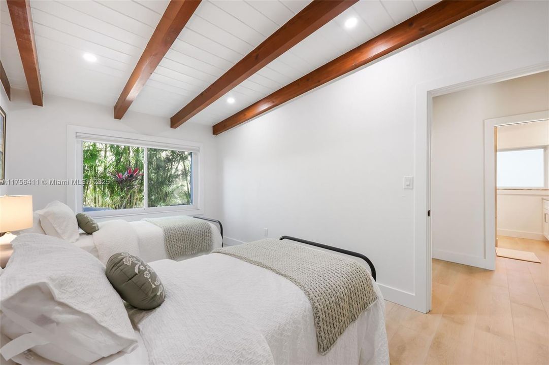 Recently Sold: $749,900 (4 beds, 2 baths, 1965 Square Feet)