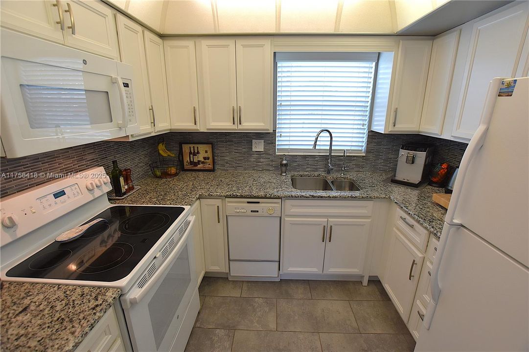 Vendido Recientemente: $124,500 (1 camas, 1 baños, 661 Pies cuadrados)
