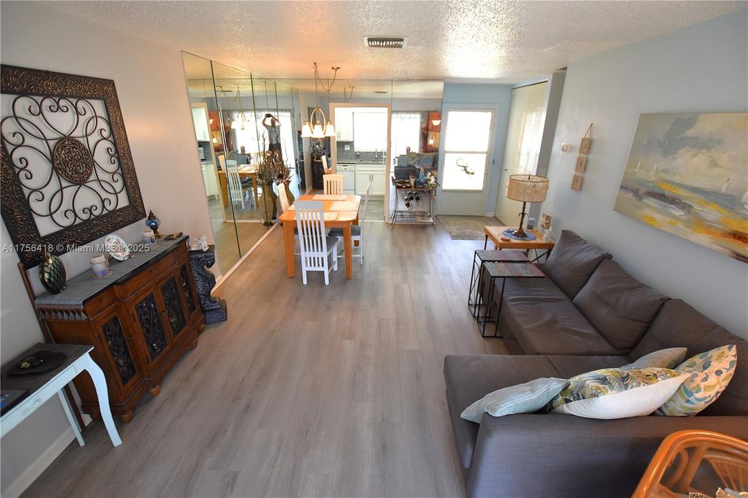 Vendido Recientemente: $124,500 (1 camas, 1 baños, 661 Pies cuadrados)