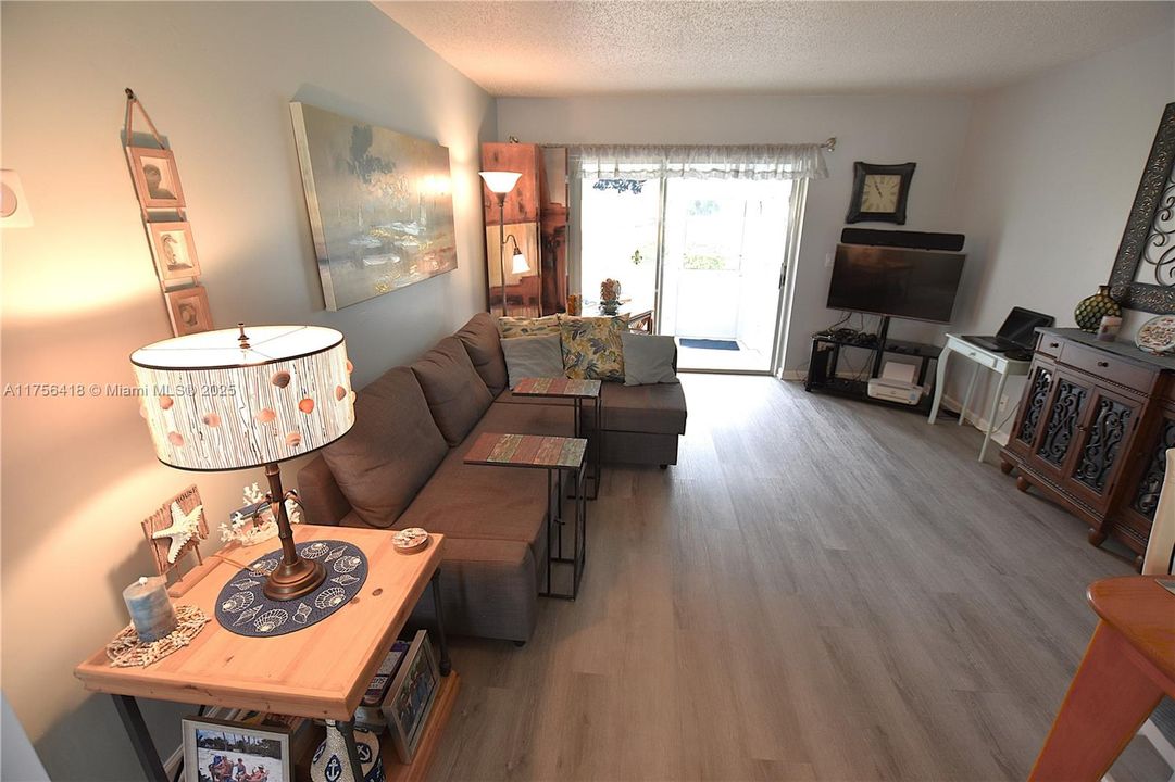 Vendido Recientemente: $124,500 (1 camas, 1 baños, 661 Pies cuadrados)