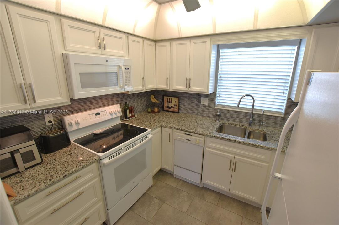 Vendido Recientemente: $124,500 (1 camas, 1 baños, 661 Pies cuadrados)