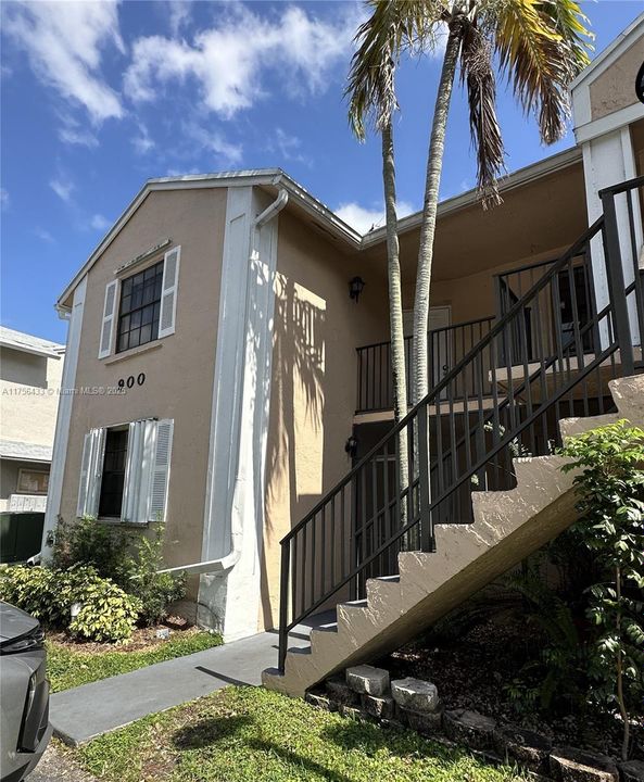 Recently Sold: $220,000 (3 beds, 2 baths, 1195 Square Feet)