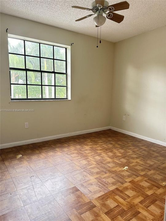 Recently Sold: $220,000 (3 beds, 2 baths, 1195 Square Feet)