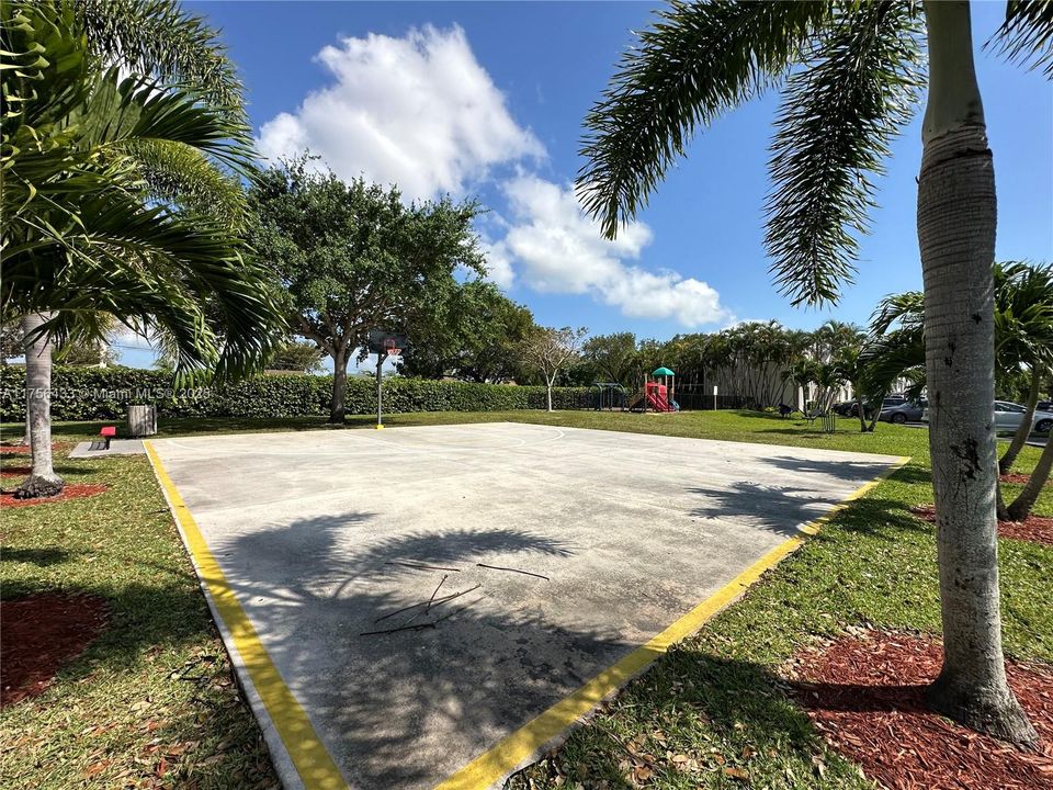 Recently Sold: $220,000 (3 beds, 2 baths, 1195 Square Feet)