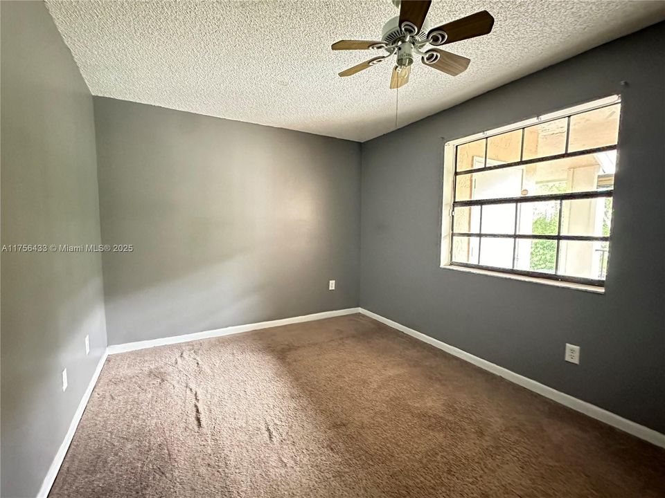 Recently Sold: $220,000 (3 beds, 2 baths, 1195 Square Feet)