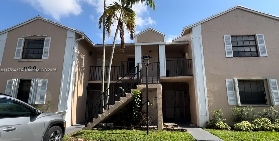 Recently Sold: $220,000 (3 beds, 2 baths, 1195 Square Feet)