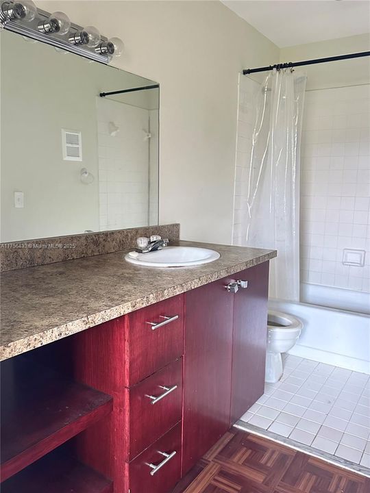 Recently Sold: $220,000 (3 beds, 2 baths, 1195 Square Feet)