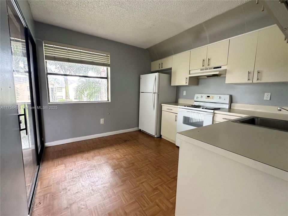 Recently Sold: $220,000 (3 beds, 2 baths, 1195 Square Feet)