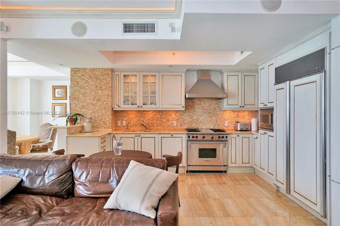 En Venta: $3,250,000 (3 camas, 3 baños, 2214 Pies cuadrados)