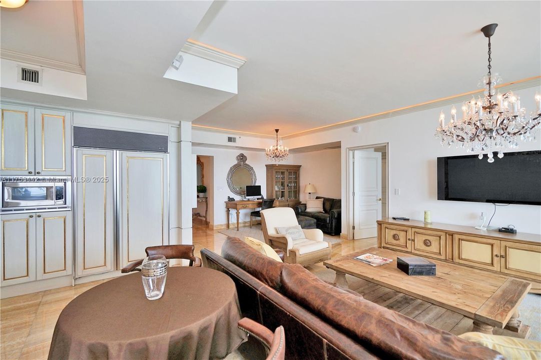 En Venta: $3,250,000 (3 camas, 3 baños, 2214 Pies cuadrados)