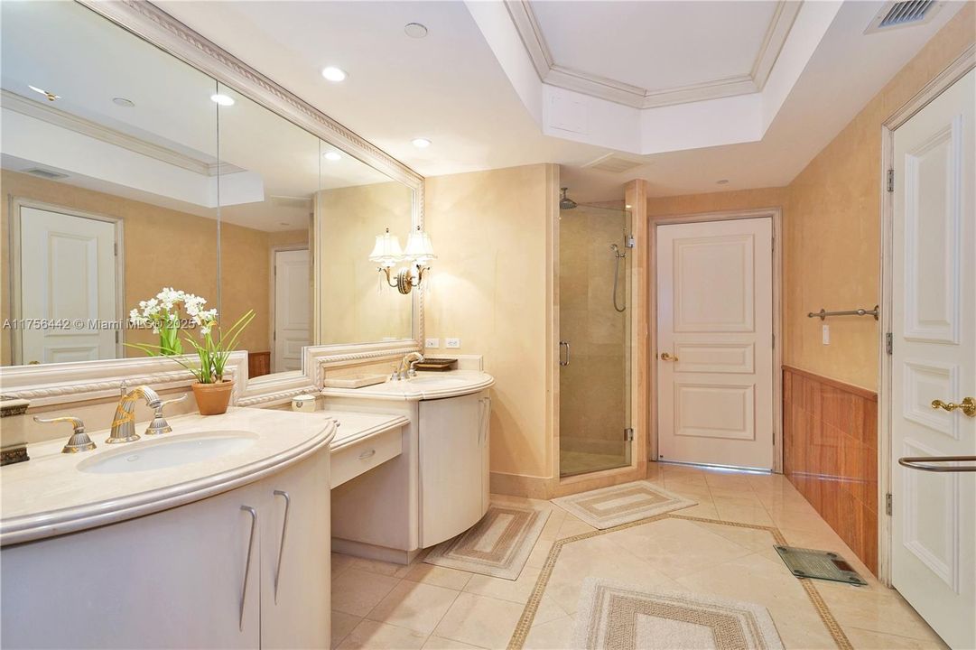 En Venta: $3,250,000 (3 camas, 3 baños, 2214 Pies cuadrados)