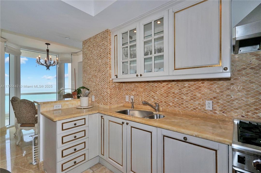 En Venta: $3,250,000 (3 camas, 3 baños, 2214 Pies cuadrados)