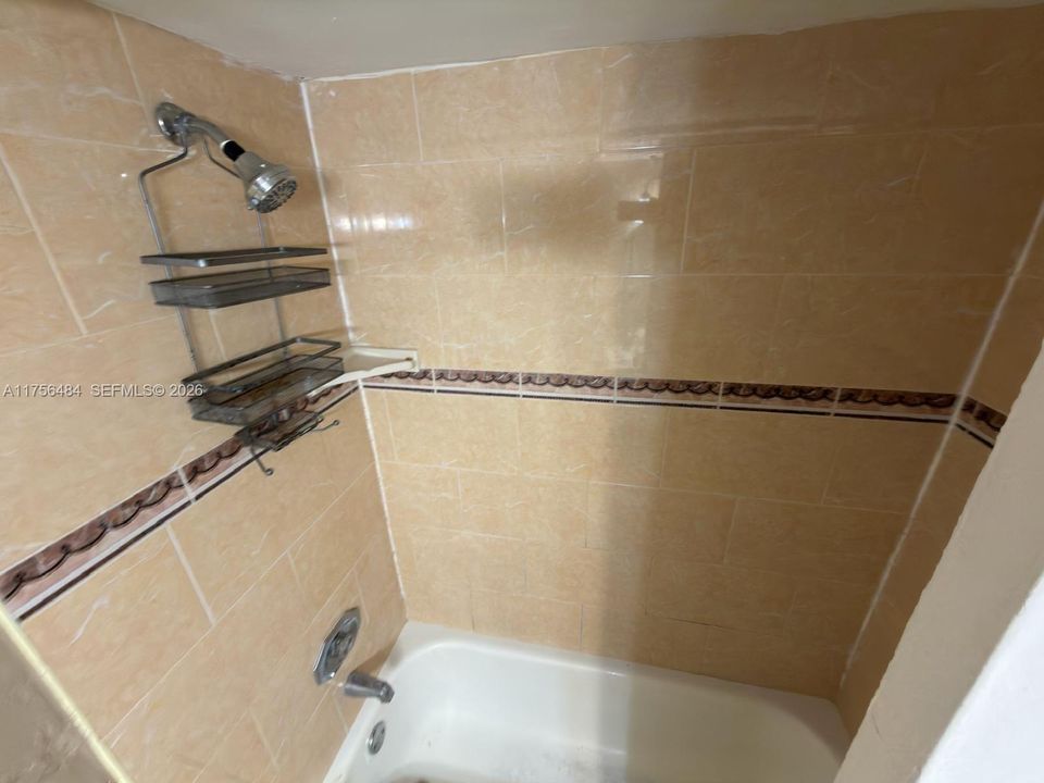 На продажу: $209,900 (2 спален, 2 ванн, 820 Квадратных фут)