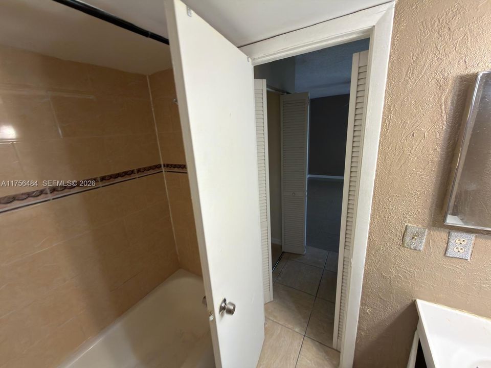 На продажу: $209,900 (2 спален, 2 ванн, 820 Квадратных фут)