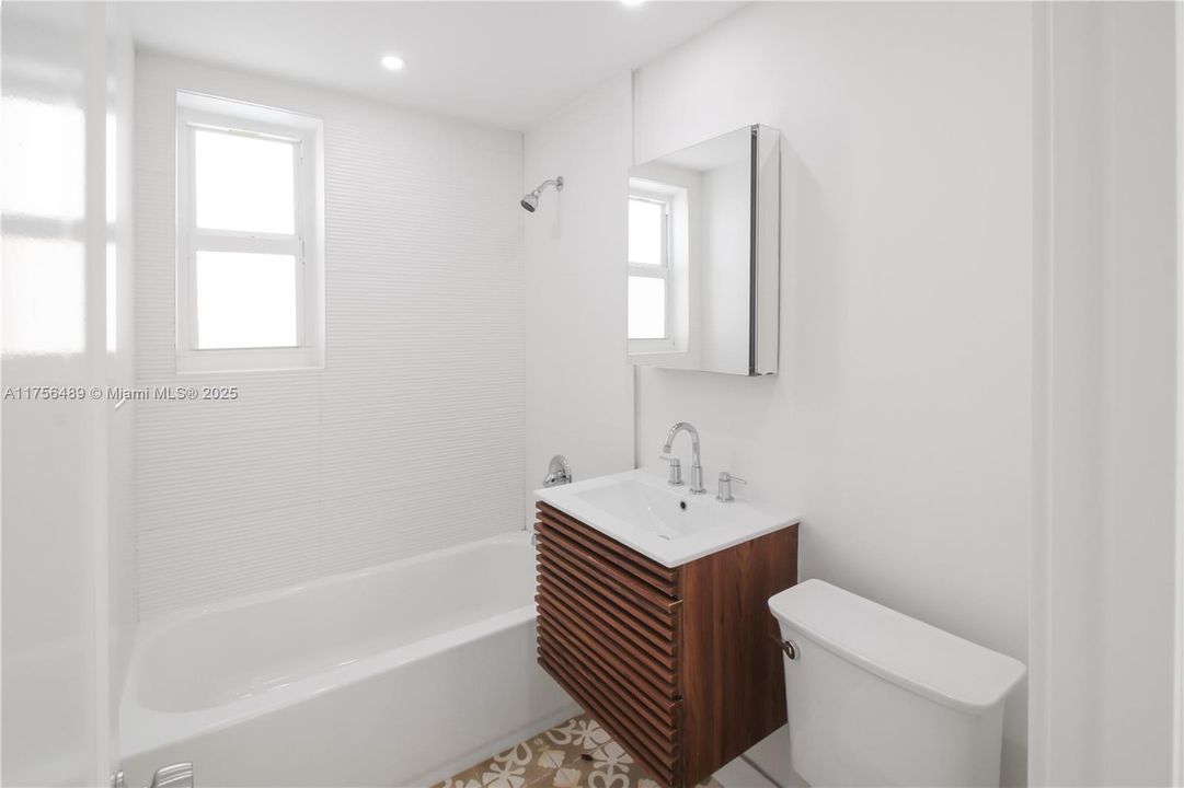 Recently Rented: $2,300 (2 beds, 1 baths, 929 Square Feet)