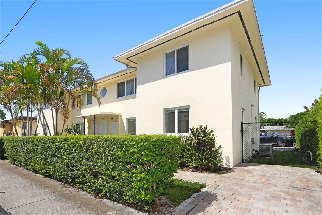 Recently Rented: $2,300 (2 beds, 1 baths, 929 Square Feet)