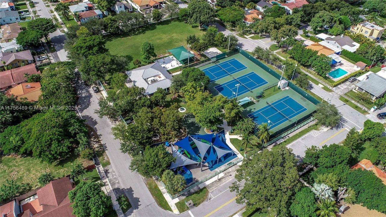 Bryan Park! Short walk from Apartment