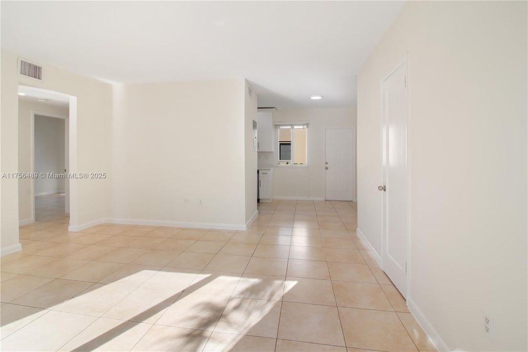 Recently Rented: $2,300 (2 beds, 1 baths, 929 Square Feet)