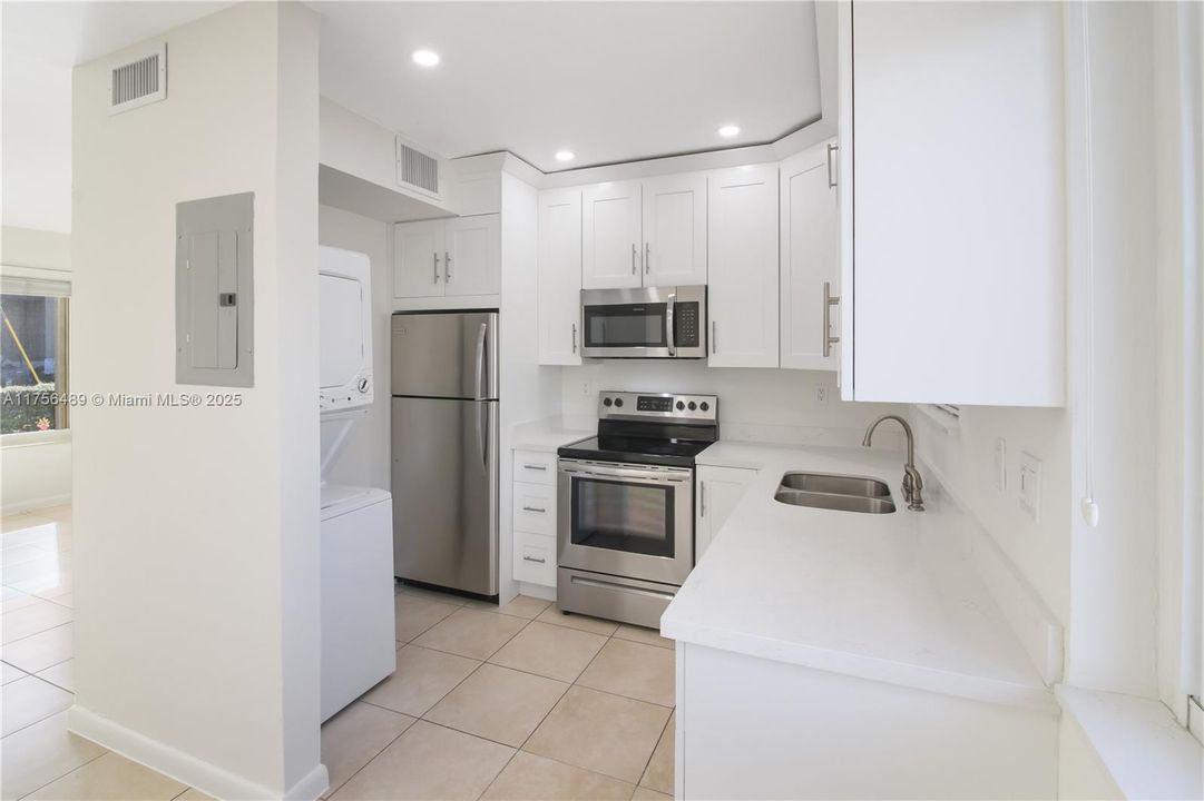 Recently Rented: $2,300 (2 beds, 1 baths, 929 Square Feet)