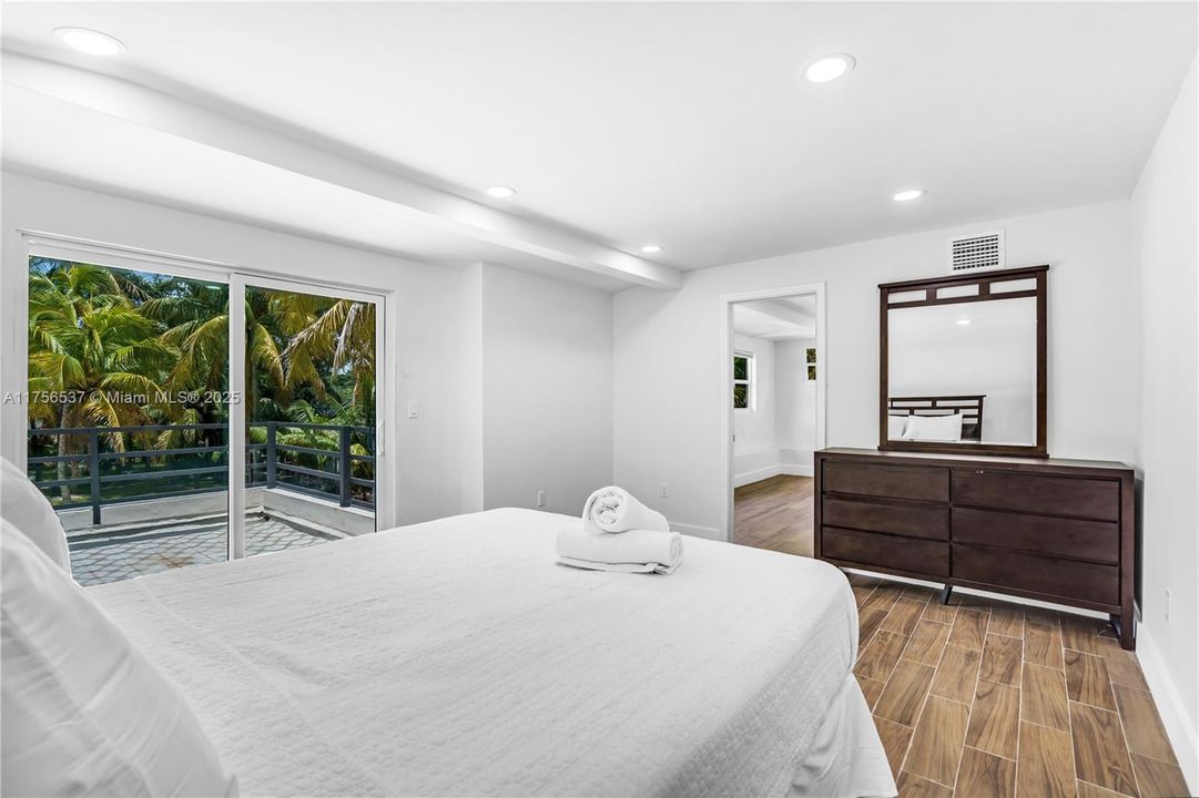 Recently Sold: $1,400,000 (4 beds, 3 baths, 2132 Square Feet)