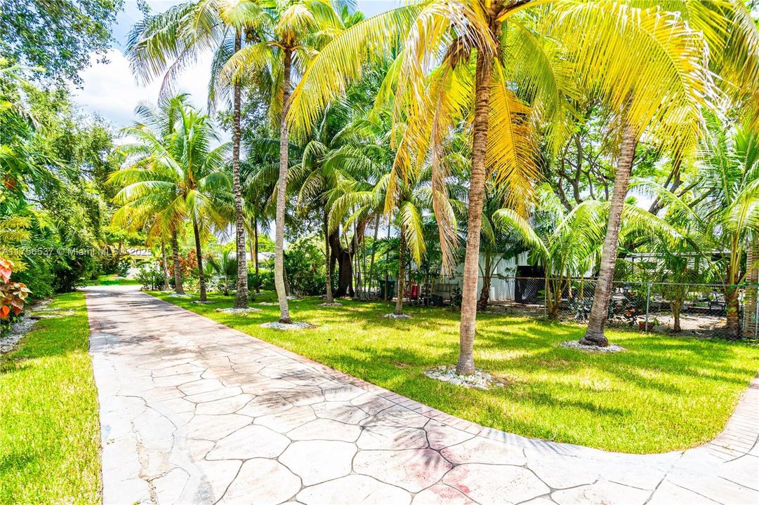 Recently Sold: $1,400,000 (4 beds, 3 baths, 2132 Square Feet)