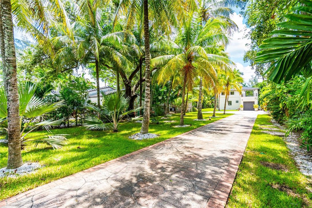Recently Sold: $1,400,000 (4 beds, 3 baths, 2132 Square Feet)