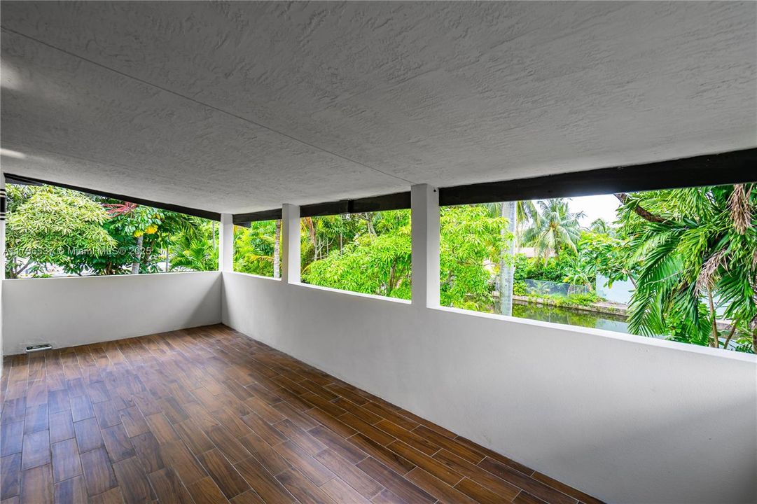 Recently Sold: $1,400,000 (4 beds, 3 baths, 2132 Square Feet)