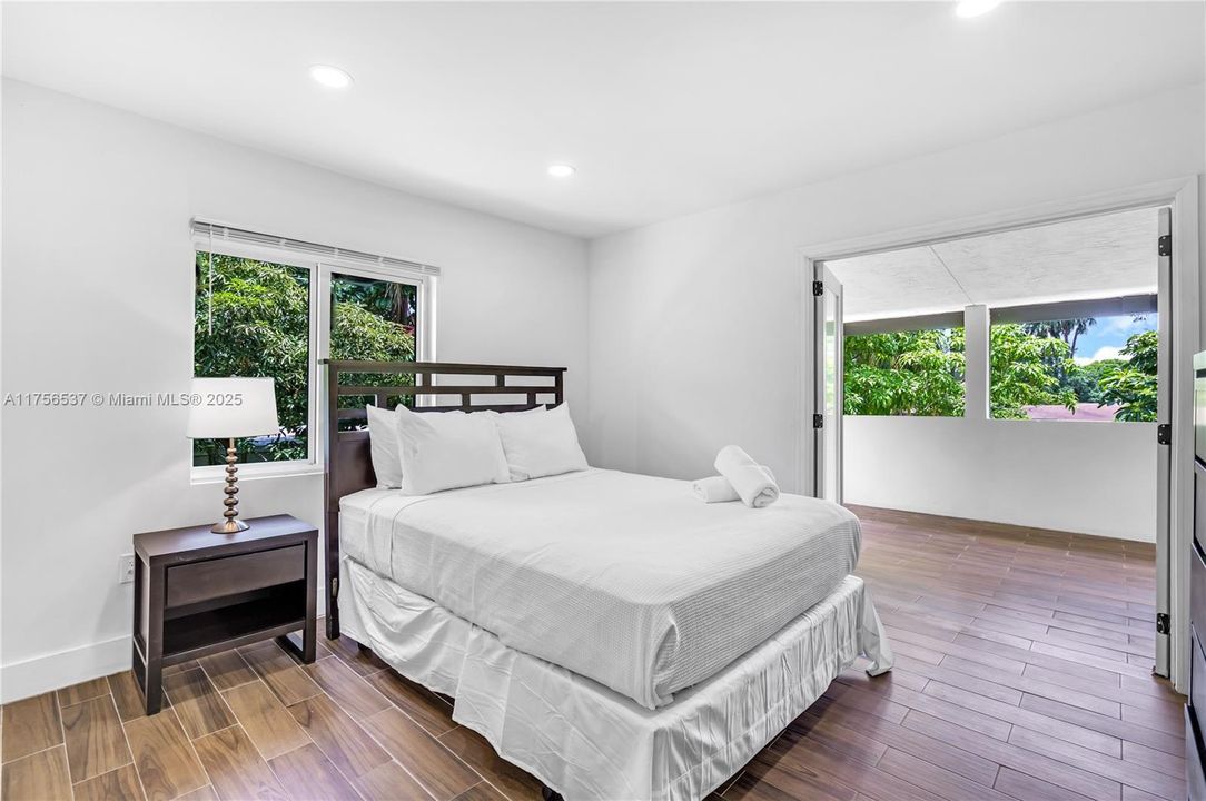 Recently Sold: $1,400,000 (4 beds, 3 baths, 2132 Square Feet)