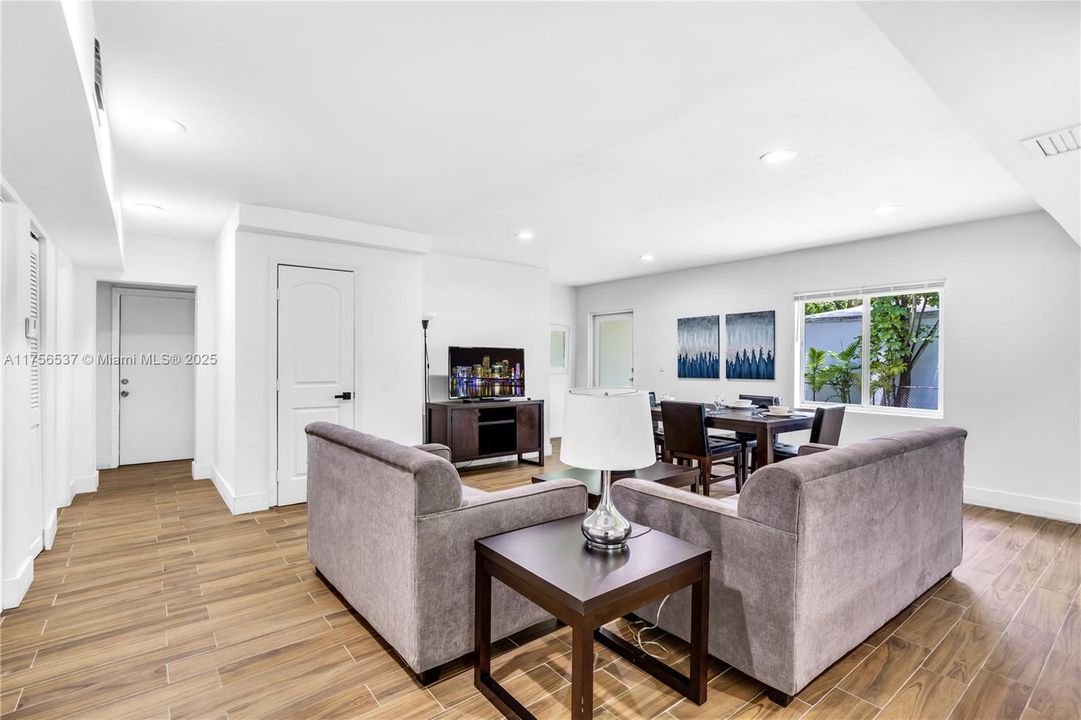 Recently Sold: $1,400,000 (4 beds, 3 baths, 2132 Square Feet)