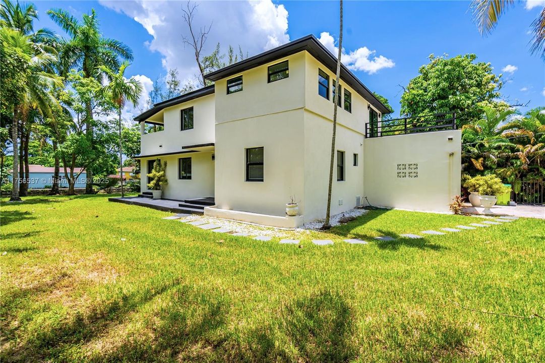 Recently Sold: $1,400,000 (4 beds, 3 baths, 2132 Square Feet)