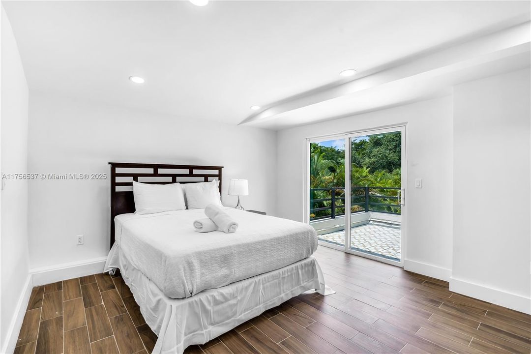 Recently Sold: $1,400,000 (4 beds, 3 baths, 2132 Square Feet)