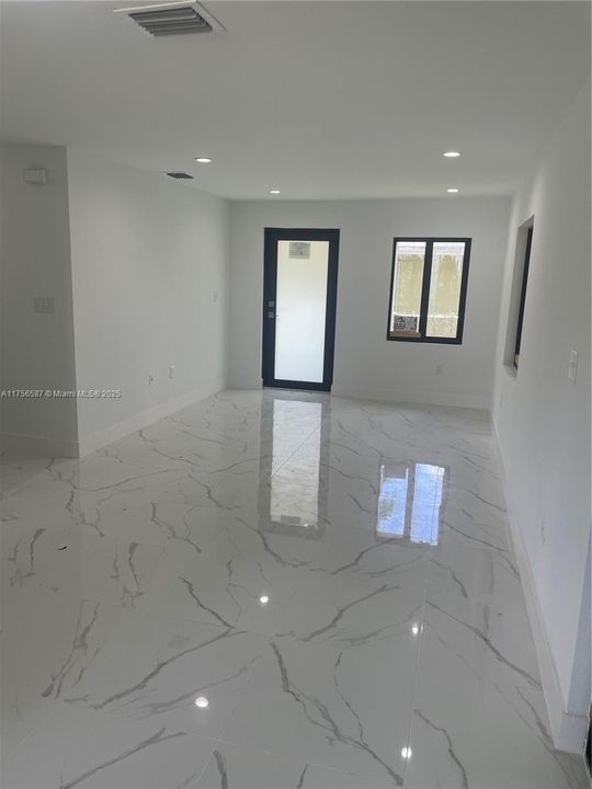 最近租的: $2,500 (3 贝兹, 2 浴室, 0 平方英尺)