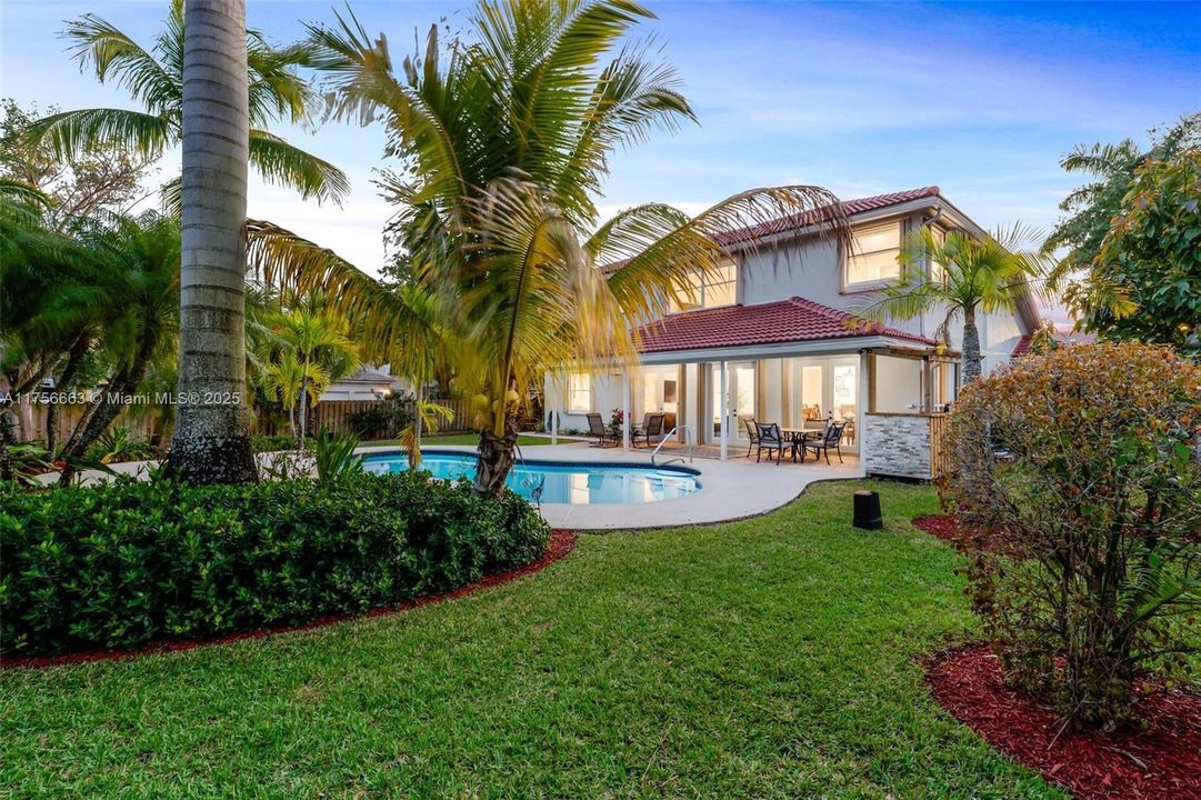 Недавно продано: $960,000 (4 спален, 3 ванн, 2910 Квадратных фут)