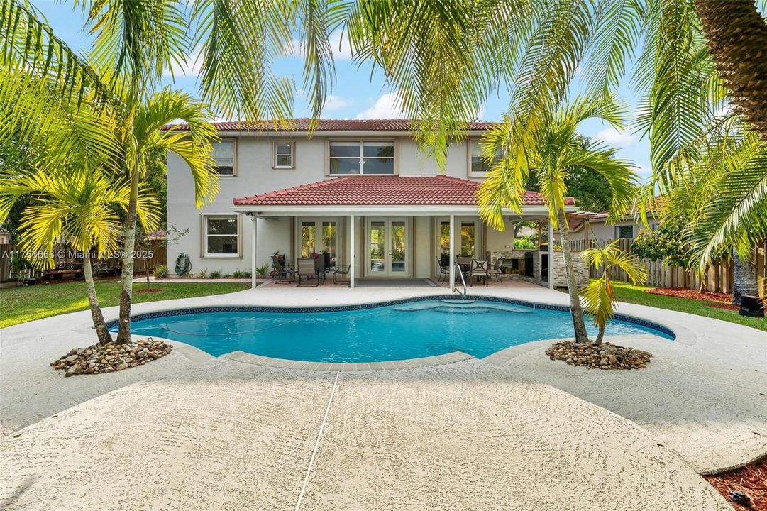 Недавно продано: $960,000 (4 спален, 3 ванн, 2910 Квадратных фут)