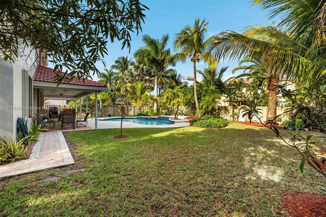 Недавно продано: $960,000 (4 спален, 3 ванн, 2910 Квадратных фут)