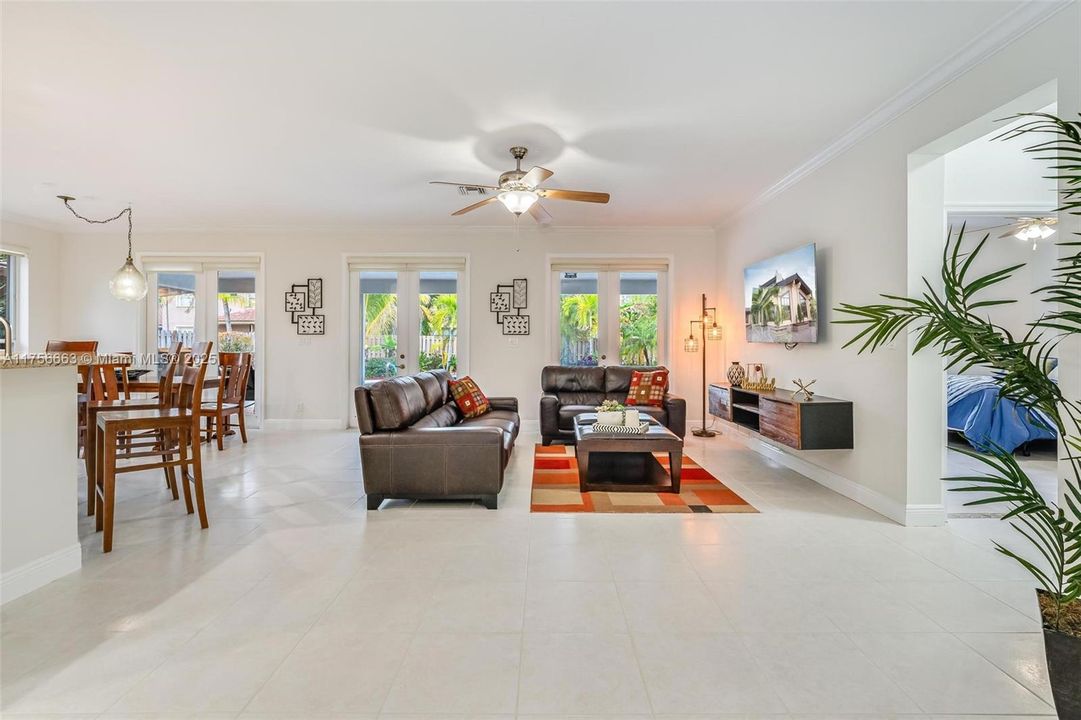 Недавно продано: $960,000 (4 спален, 3 ванн, 2910 Квадратных фут)