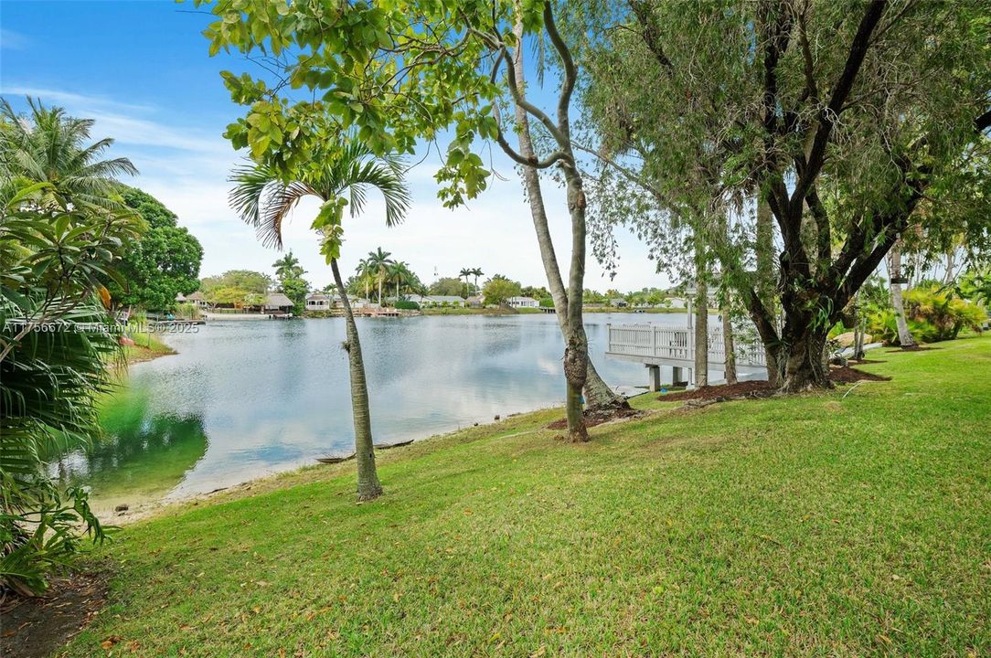 Vendido Recientemente: $1,575,000 (5 camas, 3 baños, 2509 Pies cuadrados)