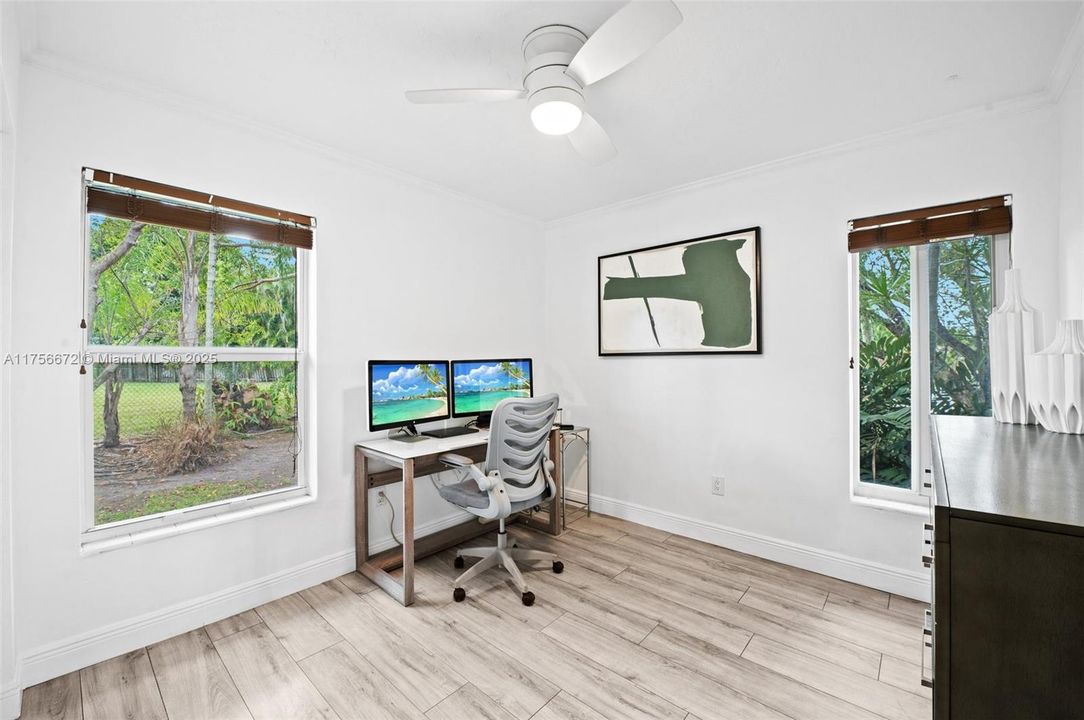 Vendido Recientemente: $1,575,000 (5 camas, 3 baños, 2509 Pies cuadrados)