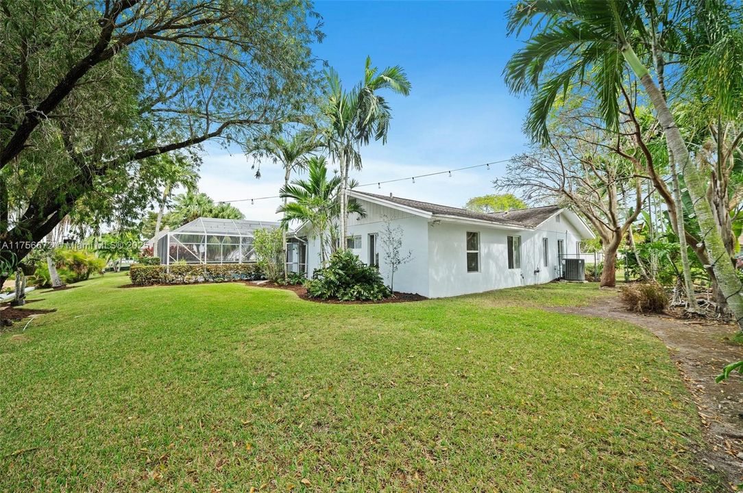 Vendido Recientemente: $1,575,000 (5 camas, 3 baños, 2509 Pies cuadrados)