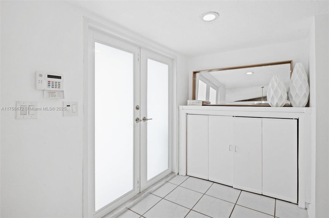 Vendido Recientemente: $1,575,000 (5 camas, 3 baños, 2509 Pies cuadrados)