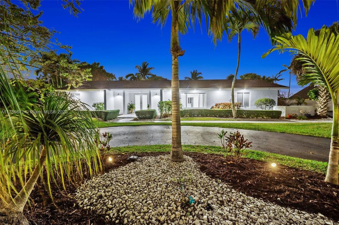 Vendido Recientemente: $1,575,000 (5 camas, 3 baños, 2509 Pies cuadrados)